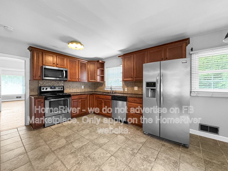 3BR / 1 Full Bathroom / 2 Half Bathrooms / Pet-Friendly! property image
