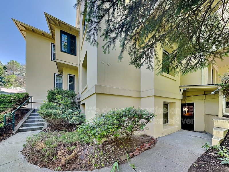 Move-in Ready! 1001 S. Monroe St. Unit 8 property image