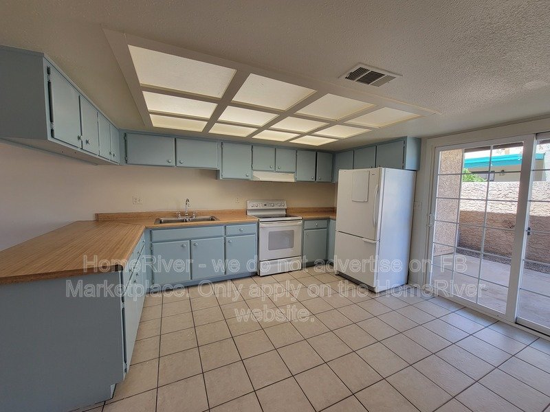 Terrific 1 bedroom w/small backyard property image