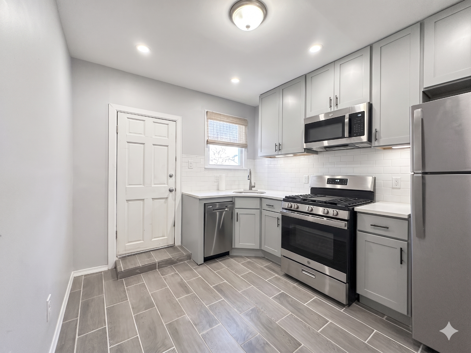 2 BR Townhome | Modern Kitchen &amp;amp;amp; Bath | Hardwood Floors property image