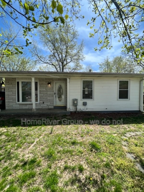 3 BED, 2 BATH | W/D HOOKUPS | PRIVATE OUTDOOR SPACE | NATURAL LIGHT property image