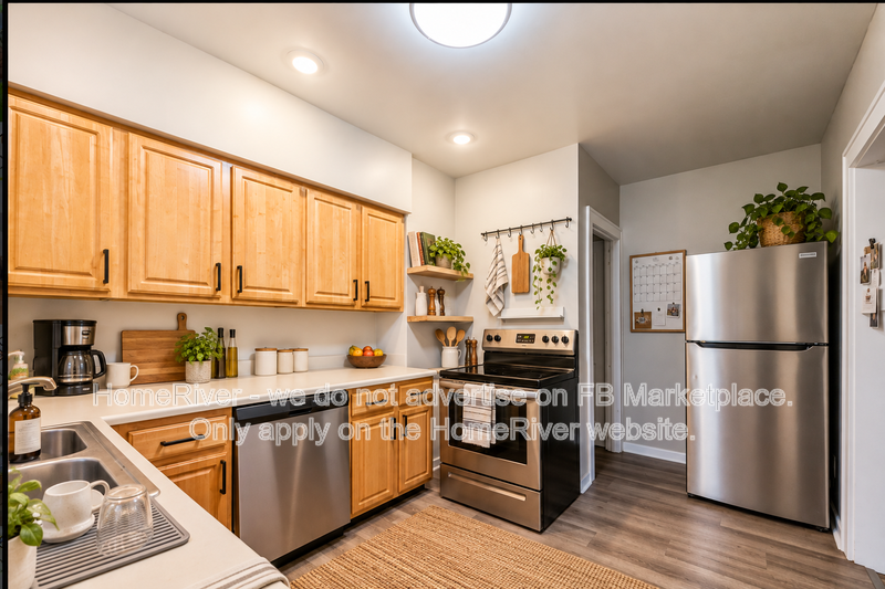 Spacious Updated 2-Bedroom Duplex - Perry North property image
